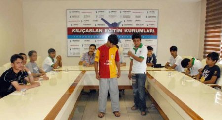 Türkçelerini Daha Da Geliştirmek İçin Ülkelerine Dönmediler