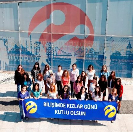 Turkcell’den ‘Bilişimde Kızlar Günü’ kutlaması