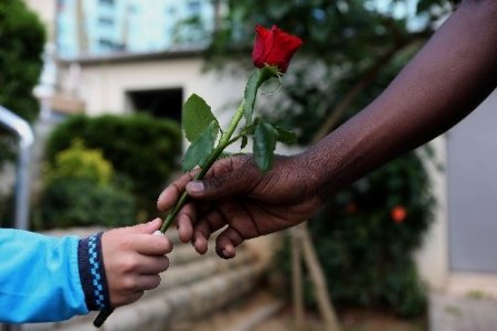 Türkçenin çocukları Anadolu'ya güllerle uğurlandı