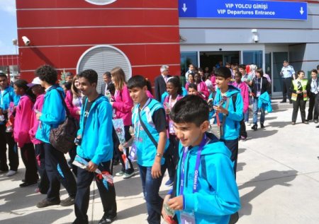 Türkçe'nin Çocukları Mehter Marşıyla Karşılandı