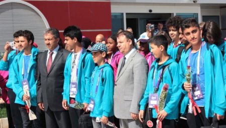 Türkçe'nin Çocukları Mehter Marşıyla Karşılandı