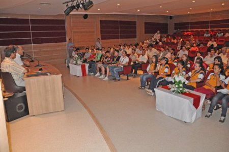 Türkçe'nin Çocuklarından Sünnet Olan Akranları Muhammed'e Sürpriz Ziyaret