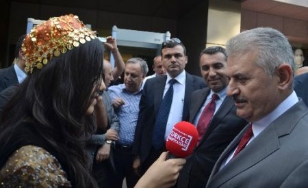 Türkçeyi öğrenen Suriyeli Yadigar, ilk röportajını bakanla yaptı