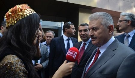 Türkçeyi öğrenen Suriyeli Yadigar, ilk röportajını bakanla yaptı