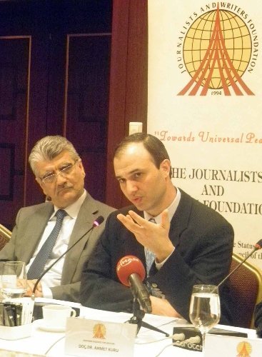 'Türkiye, Fransız tipi laiklikten Amerikan tipi laikliğe doğru seyahate çıktı'