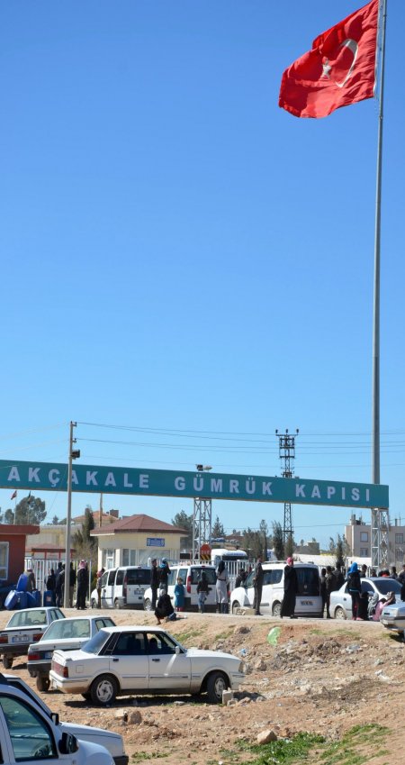 Türkiye, sınır ötesine mülteci kampı kuruyor