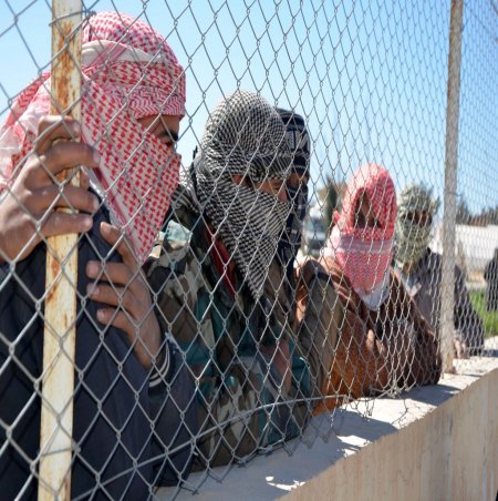 Türkiye, sınır ötesine mülteci kampı kuruyor