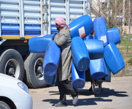 Türkiye, sınır ötesine mülteci kampı kuruyor