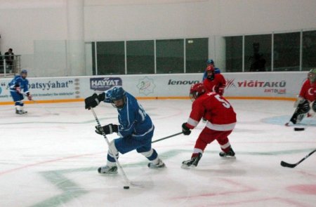 Türkiye, uluslararası buz hokey turnuvasında sınıfta kaldı