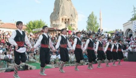Türkiye Halk Oyunları Yarışmaları Finali Nevşehir'de Başladı