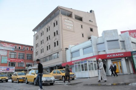 Türkiye İle Abd Arasında Krize Yol Açan Otel De Yıktırılıyor