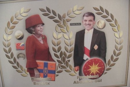 Türkiye ile Hollanda arasındaki dostluk resimlerle anlatılıyor