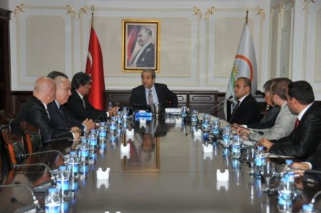 Türkiye Jokey Kulübü yönetiminden Bakan Eker’e ziyaret