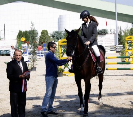 Türkiye Kupası Binicilik Müsabakaları devam ediyor