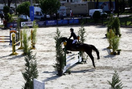 Türkiye Kupası Binicilik Müsabakaları devam ediyor