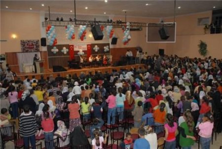 Türkiye Moda Ve Hazır Giyim Federasyonu, Adıyaman'da 560 Öğrenciyi Giydirdi