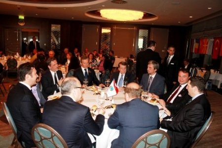 'Türkiye önümüzdeki bir kaç yıl yüzde 4'ten fazla büyümemeli'