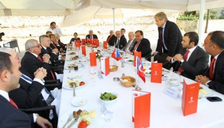 Türkiye - Romanya resmi maç yemeği yenildi