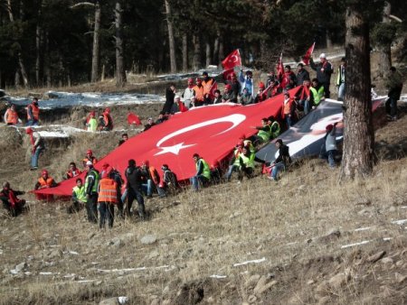 Türkiye Şehitlerine Yürüdü