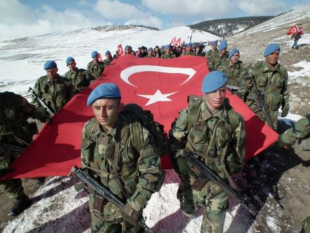 Türkiye Şehitlerine Yürüdü