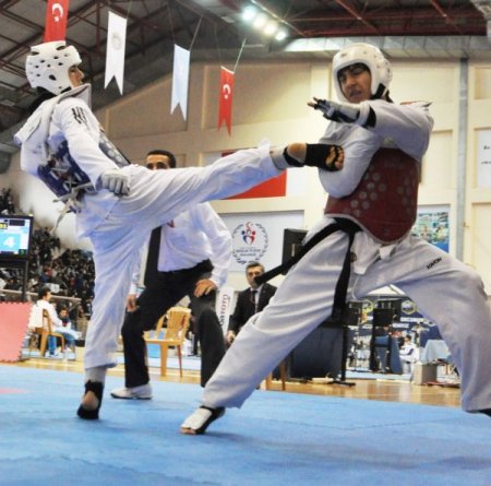 Türkiye Ümitler Tekvando Şampiyonası Alanya’da başladı