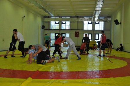 Türkiye üniversiteler arası güreş milli takımı OMÜ’de kampa girdi