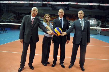 Türkiye Voleybol Federasyonu Başkanı seçilen Özkan Mutlugil görevi devraldı