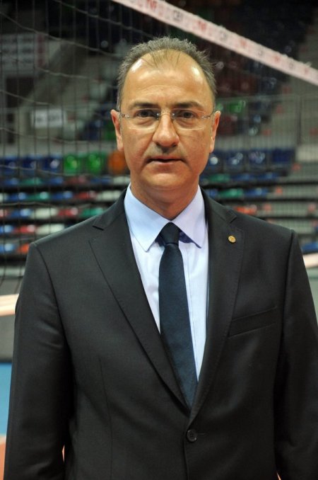 Türkiye Voleybol Federasyonu Başkanı seçilen Özkan Mutlugil görevi devraldı