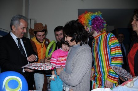 Türkiye’de çocuk hastalar için ilk 'palyaçolu tedavi' Yalova’da başladı