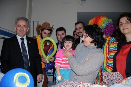 Türkiye’de çocuk hastalar için ilk 'palyaçolu tedavi' Yalova’da başladı