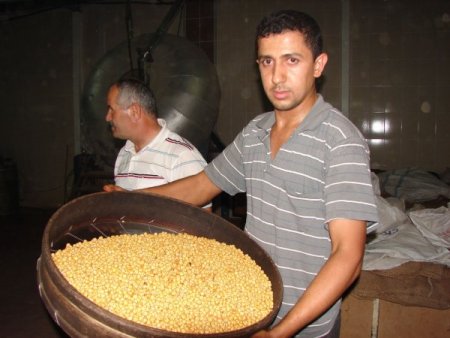 Türkiye'de leblebiyi Denizli üretiyor, Çorum satıyor