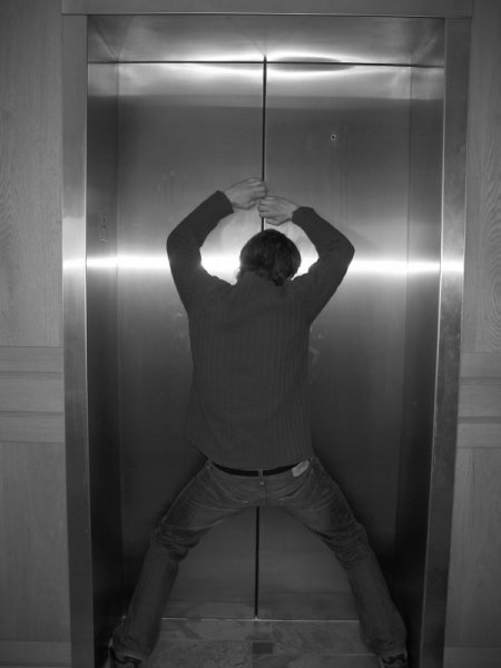 'Türkiye'deki 300 binden fazla asansörün çoğu risk altında'