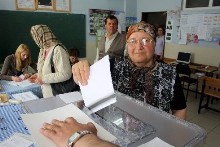 Türkiye'deki Bulgar vatandaşları parlemento seçimi için oy kullanıyor