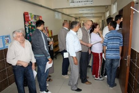 Türkiye'deki Bulgar vatandaşları parlemento seçimi için oy kullanıyor