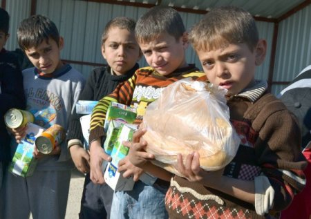 Türkiye'deki sığınmacılar, Suriye'deki yakınları için yardım kampanyası başlattı