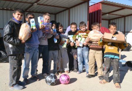 Türkiye'deki sığınmacılar, Suriye'deki yakınları için yardım kampanyası başlattı