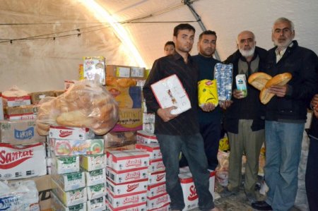 Türkiye'deki sığınmacılar, Suriye'deki yakınları için yardım kampanyası başlattı