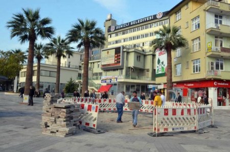 Türkiye’nin en büyük cam horoz heykelinin yapımına başlandı