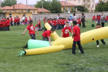 Türkiye’nin en büyük çocuk şenliği Çivril’de