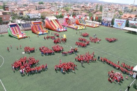 Türkiye’nin en büyük çocuk şenliğine 60 bin çocuk katıldı