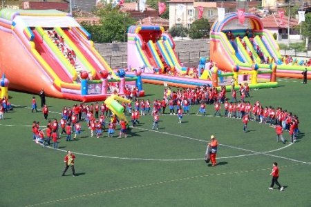 Türkiye’nin en büyük çocuk şenliğine 60 bin çocuk katıldı