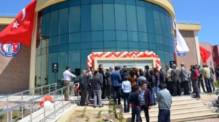 Türkiye'nin en büyük fakülte kütüphanesi açıldı