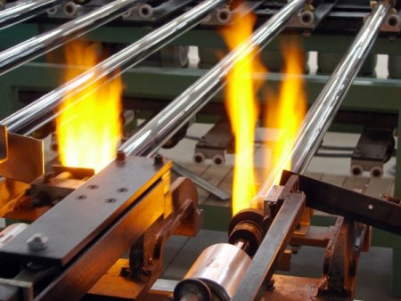 Türkiye'nin en büyük vakum tüp fabrikası Nazilli'de üretime başladı