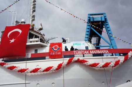 Türkiye'nin ilk araştırma gemisi suya indirildi