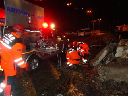Türkiye'nin ilk gece arama kurtarma tatbikatı Artvin'de yapıldı