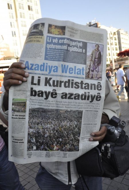 Türkiye’nin İlk Kürtçe Gazetesinin Kapatılmasını Protesto Ettiler