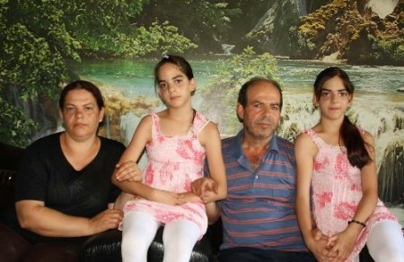 Türkiye'nin ilk siyam ikizleri 17 yaşına bastı
