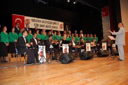 Türkiye'nin ilk ve tek gazeteci korosu bahar konseri verdi