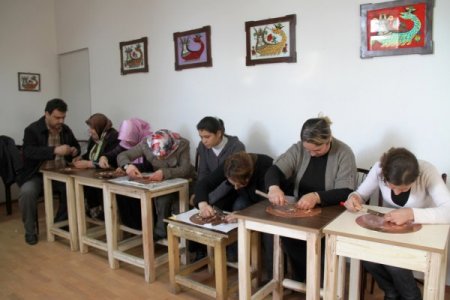 Türkiye’nin Kadın Bakır Ustaları Mardin’de Yetişiyor