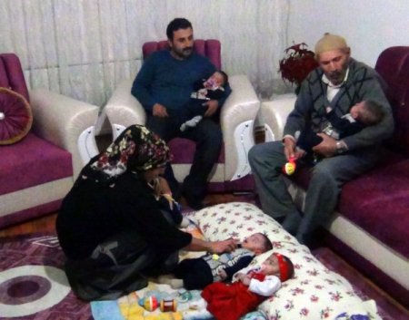 Türkiye’nin mucize bebekleri beşizler 5 aylık oldu